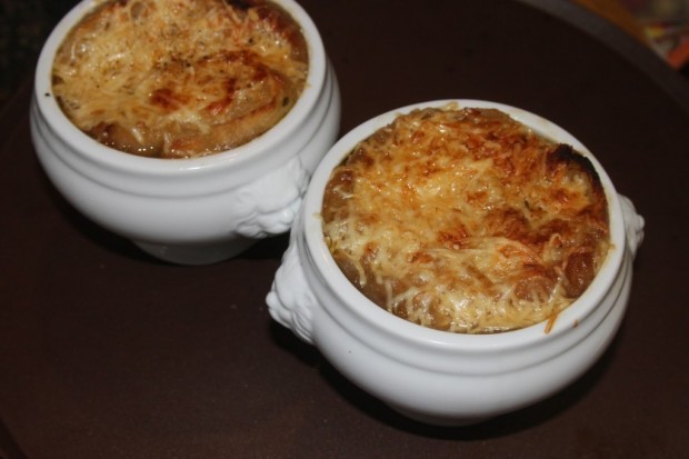 Французский суп с карамельным луком (французский, карамельный, карамельным луком, белое вино) белое вино