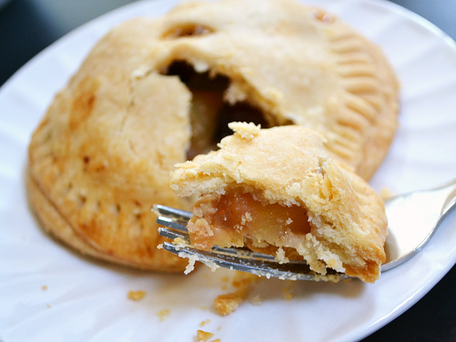 Пирожки с яблоками и сушеной клюквой (пирожок, яблоко, сушеный, клюква, Пирожки яблоками, Пирожки яблоками сушеной) пирожок