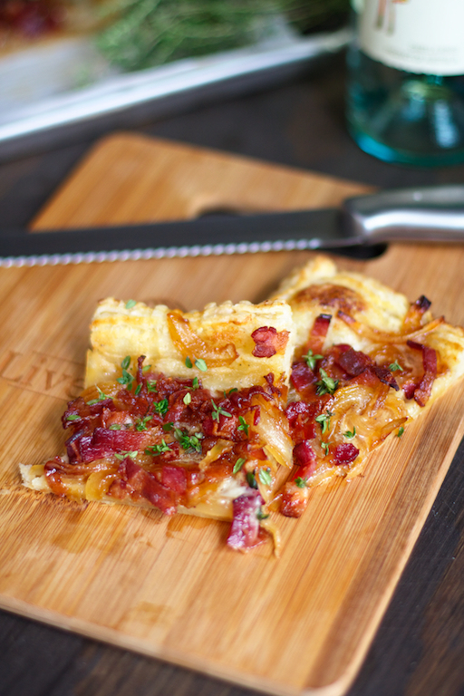 Тарт с хрустящим беконом и луком (тарт, хрустеть, бекон, беконом луком, слоеного теста) беконом луком