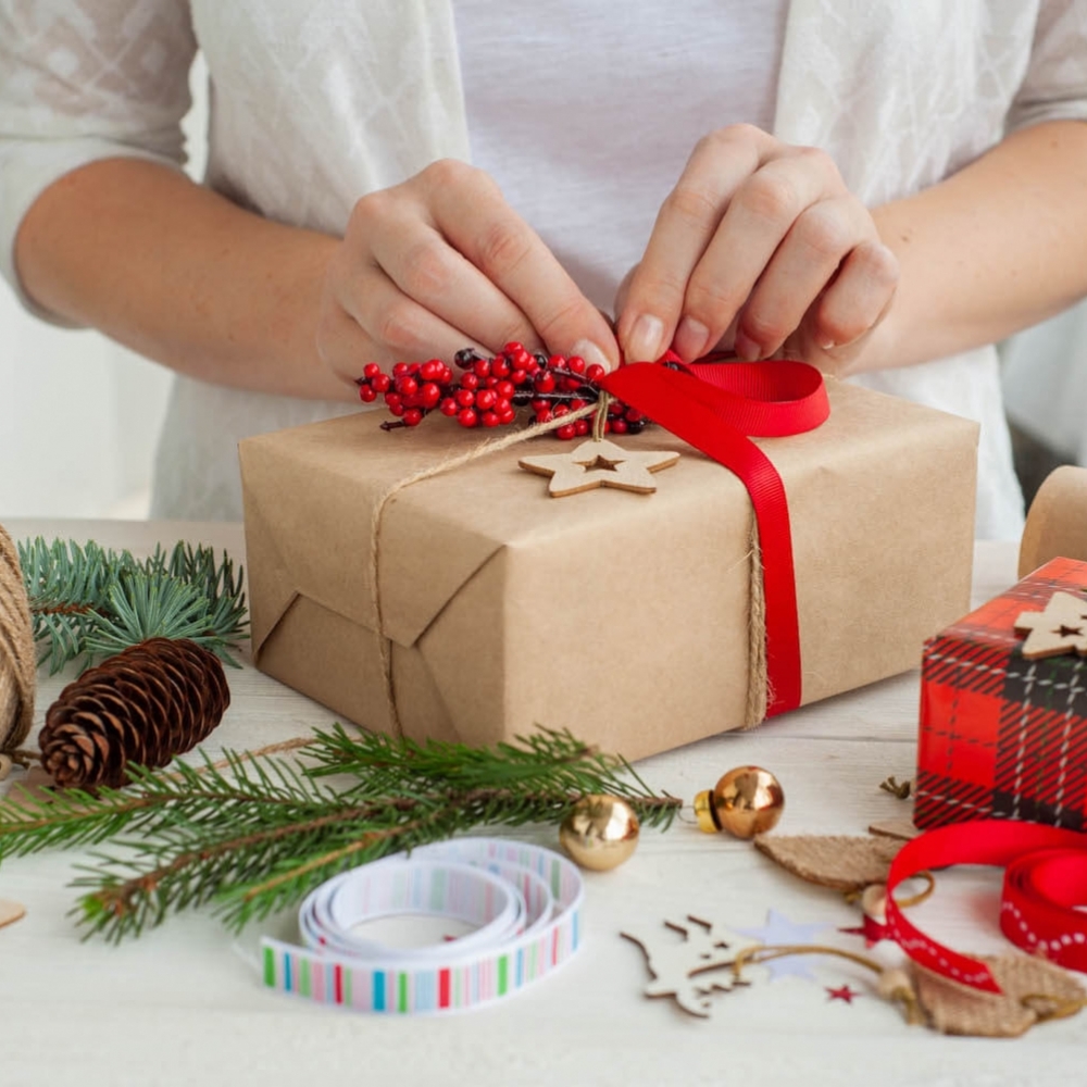 Как упаковать новогодние подарки своими руками