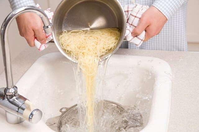 Kontrolní seznam užitečných tipů pro usnadnění mytí nádobí: 10 životních triků