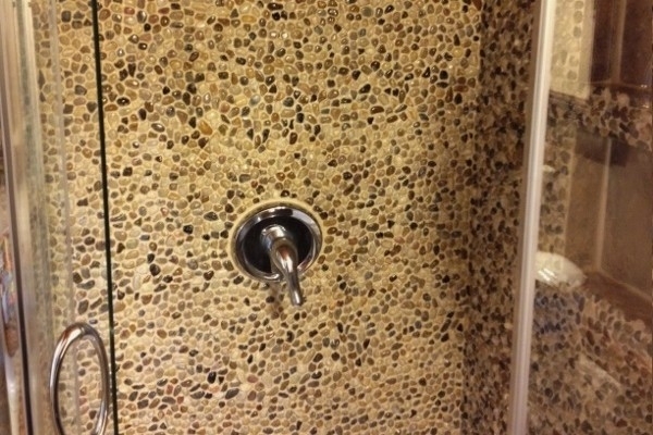 Экостиль в интерьере декорирование галькой душевой кабины (экостиль, интерьер, декорирование, галька, душевая, кабина) кабина