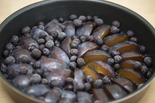 Пирог-перевертыш со сливами и черникой (пирог, слив, черника, сливами черникой) сливами черникой